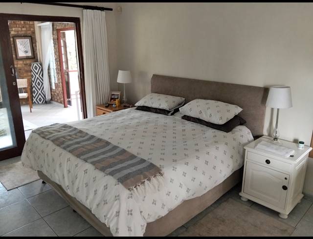 6 BEDROOM HOUSE FOR SALE IN UVONGO